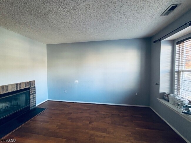 Building Photo - 34 Colleen Ct