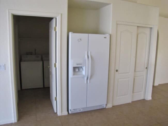 Building Photo - 3BR/2BA, 3-car garage, 1854 sq.ft. home in...