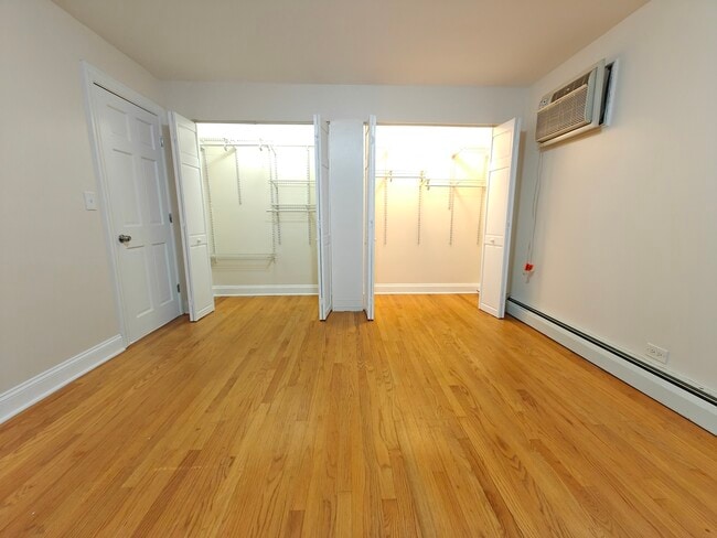 Building Photo - 7555 N Oakley Ave