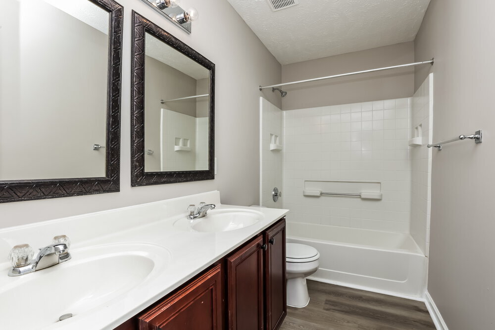 Building Photo - 5823 Roxbury Dr