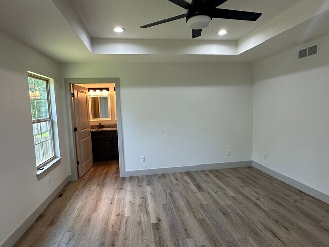 Building Photo - Now Accepting Applications – 4 BED 3 BATH | Summit Pass Subdivision | Waynesville School District