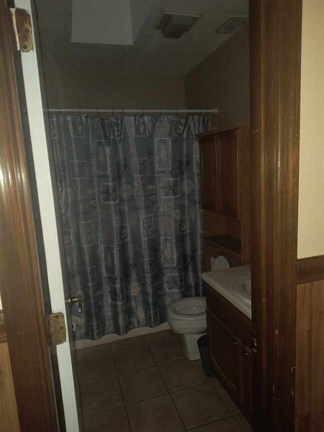 BATHROOM - 6008 Hickory Dr