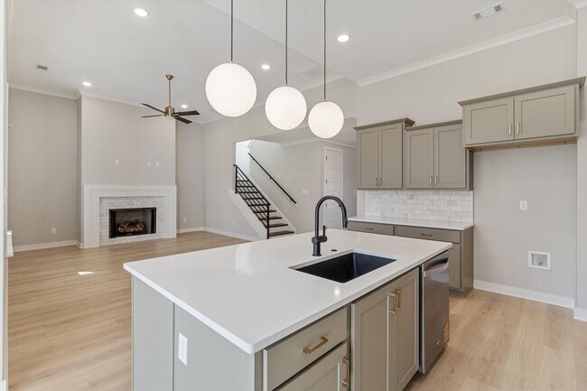 Building Photo - 531 Laurel Pk Dr