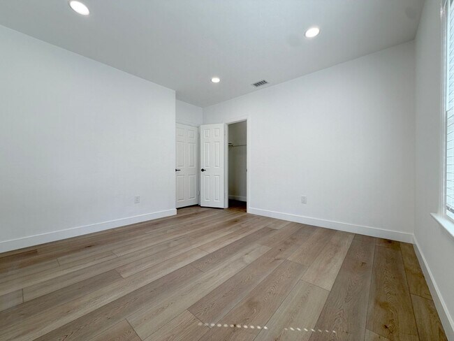 Building Photo - Alhambra Dr