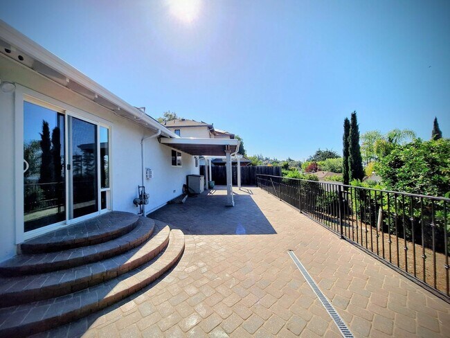 Building Photo - 10501 Observatory Dr