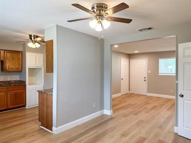 Building Photo - 701 Tanglewood Dr