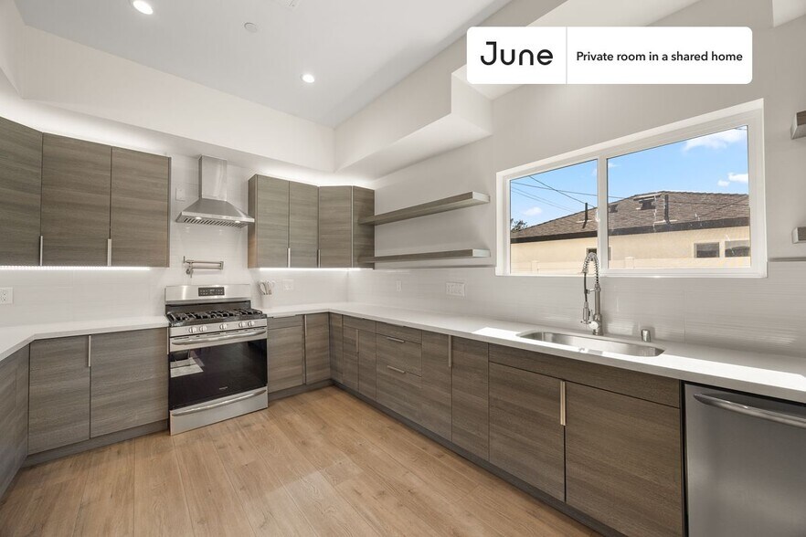 Building Photo - Private bedroom in 4 bed/4 bath Home