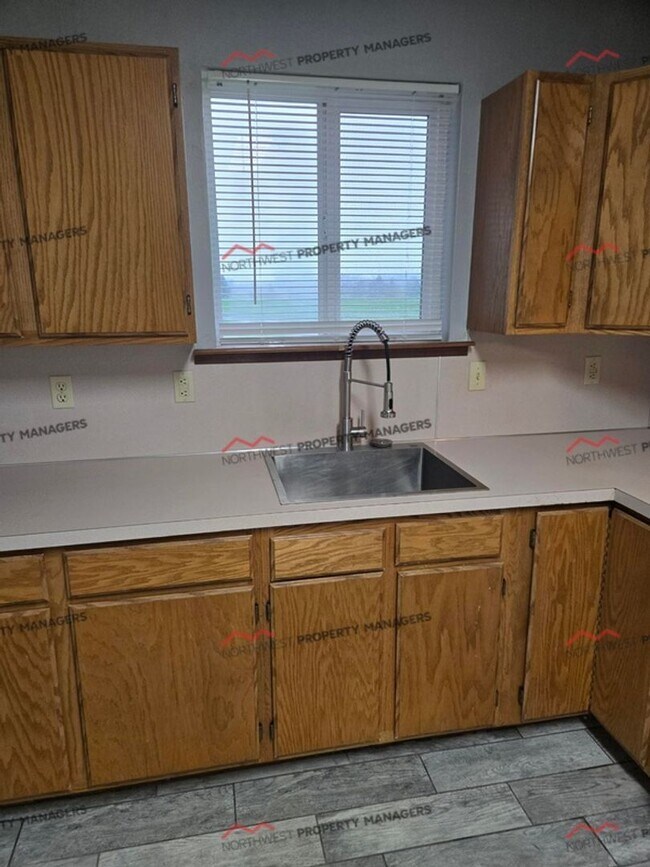 Building Photo - R325C