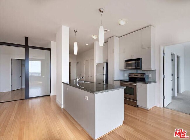 Building Photo - 3810 Wilshire Blvd