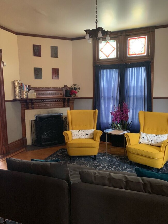 Building Photo - Commercial Space Available Across the Street from MIA!