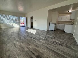 Building Photo - 465 W Ramona Dr
