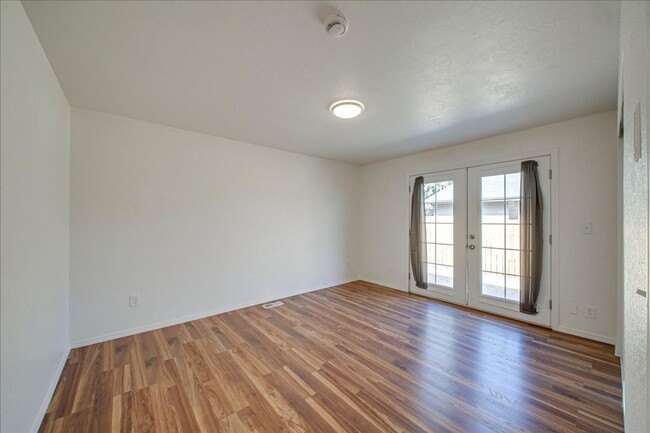 Building Photo - Beautifully Updated Duplex in Southeast Boise