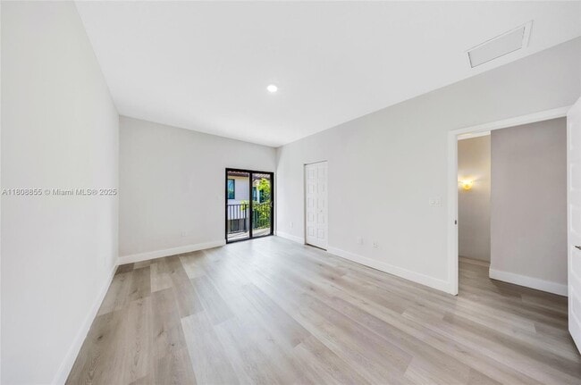 Building Photo - 4856 NW 83rd Pkwy