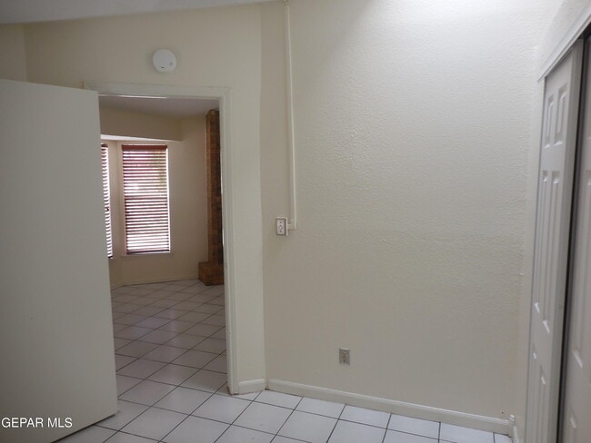 Building Photo - 11392 Lake Erie Dr