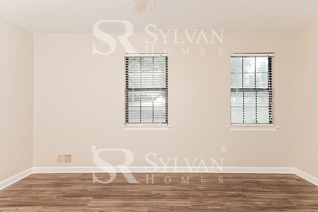 Building Photo - Come and view this 3 bedroom, 2.5 bathroom home