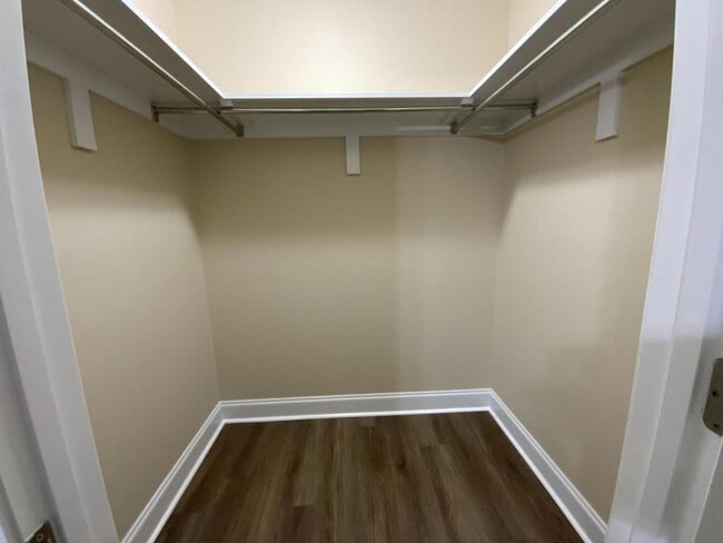 Building Photo - 104 Lakeview Commons Dr