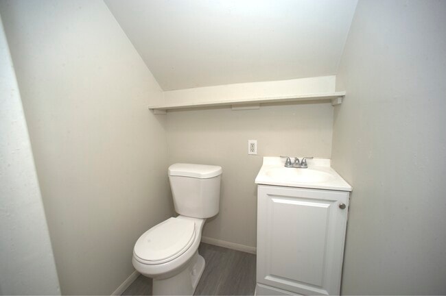 Building Photo - 102 S Perry St