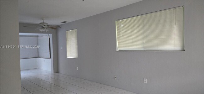 Building Photo - 502 N 70th Way