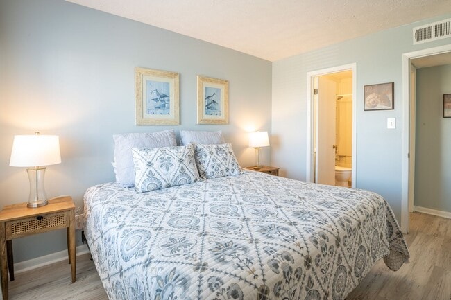 Building Photo - Sea Colony 27B @ 1311 S Lake Park Blvd