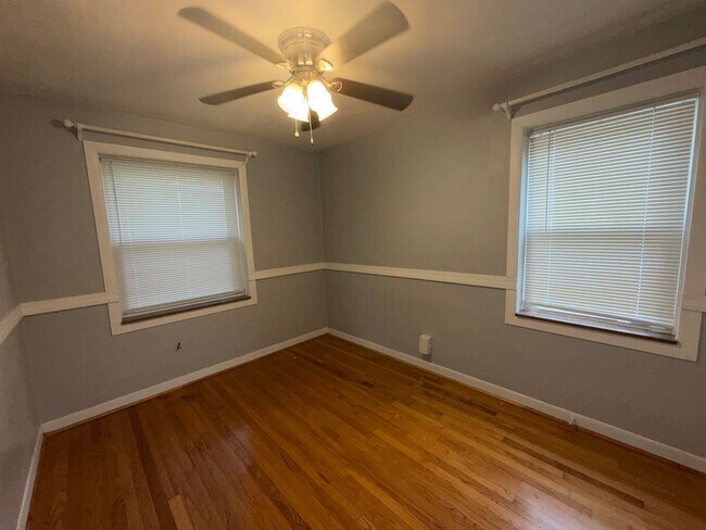 Building Photo - 421 Cannonbury Dr