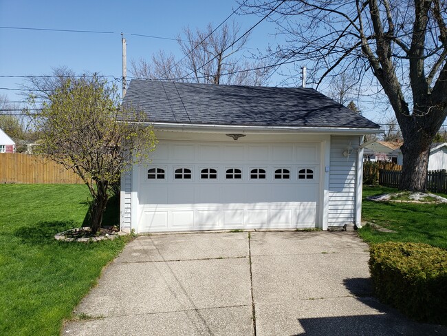 Garage - 358 Wehrle Dr