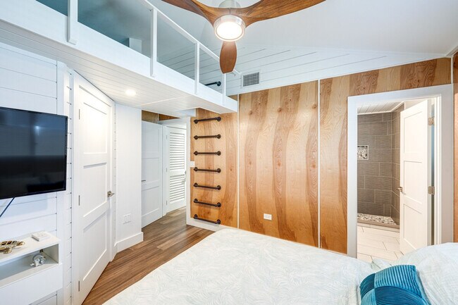 Building Photo - 129 Arctic Ave