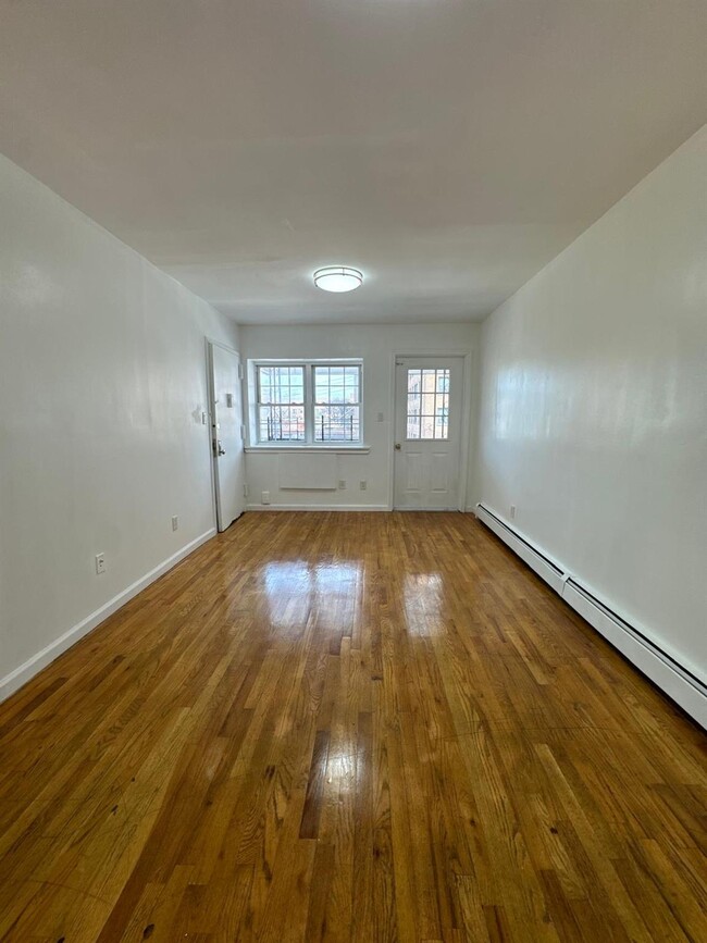 Primary Photo - 1009 Ward Ave