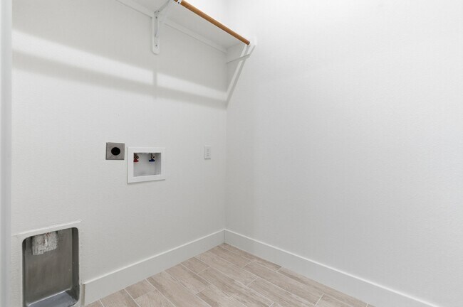 Building Photo - 3515 Country Club Blvd