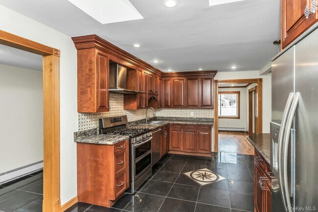 Building Photo - 717 3rd Ave