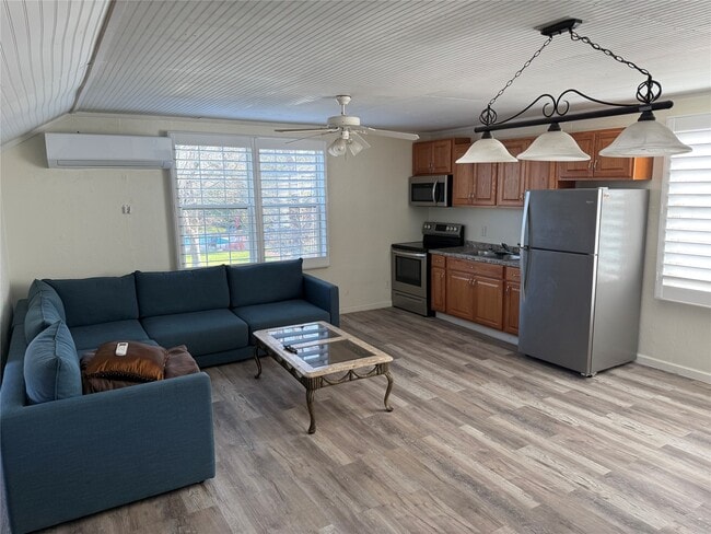 Building Photo - 8 Bayvilla Dr