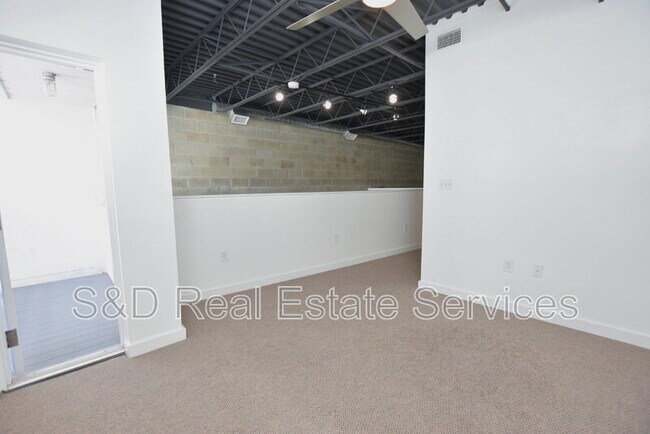 Building Photo - 5008 S MacDill Ave