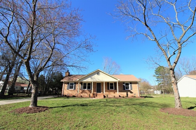 Primary Photo - Remodeled Ranch Home in Steele Creek!