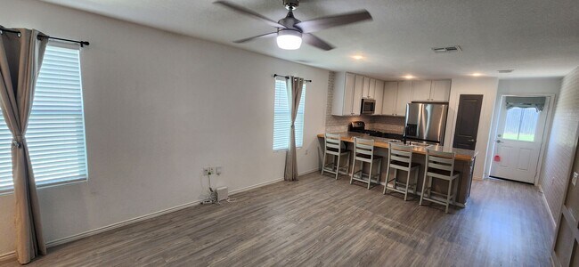 Building Photo - Charming 2-Bed, 2-Bath Home in Thea Meadows