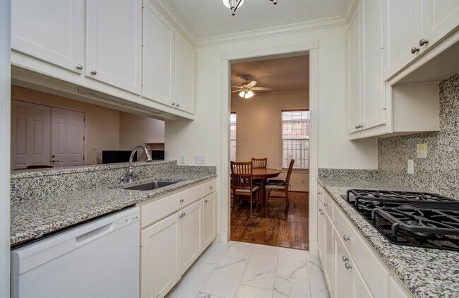 Building Photo - 6855 Bellgreen Dr