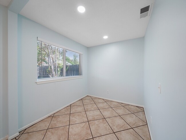 Building Photo - 9534 Cannock Chase Dr