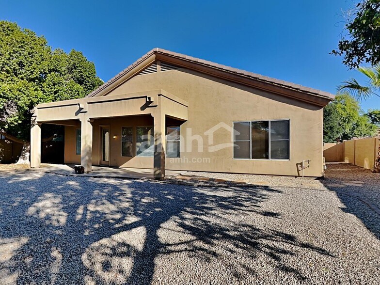 Building Photo - 8027 W Clara Ln