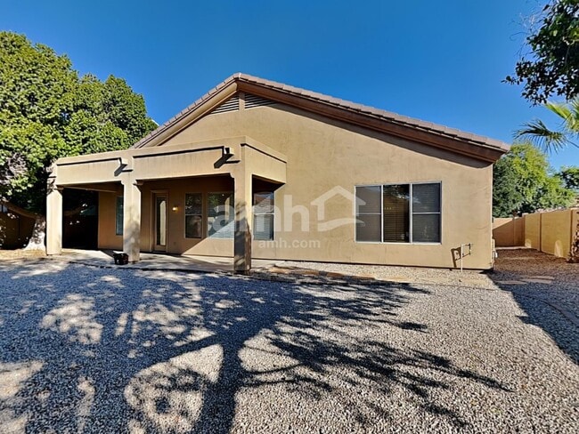 Building Photo - 8027 W Clara Ln