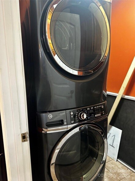 Building Photo - 717 Deep Gap Rd