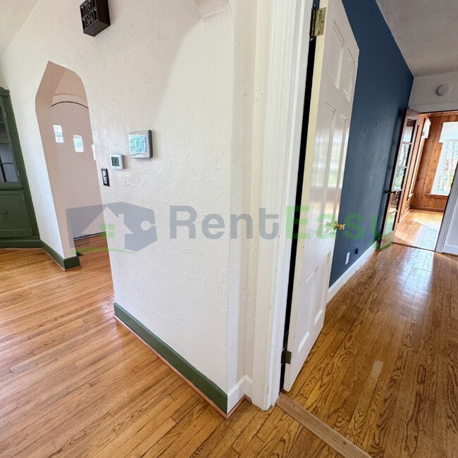 Building Photo - 8533 Circle Dr