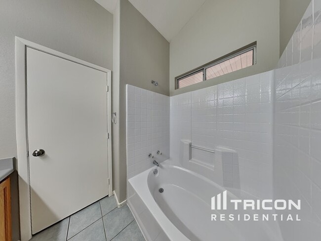 Building Photo - 2900 Mt Hope Dr
