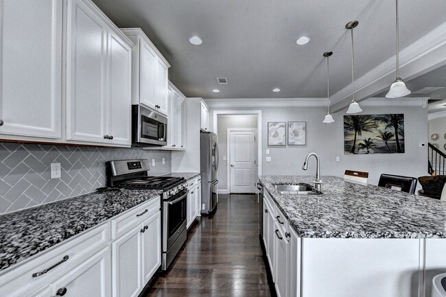 Building Photo - 1958 Lakeview Bend Way