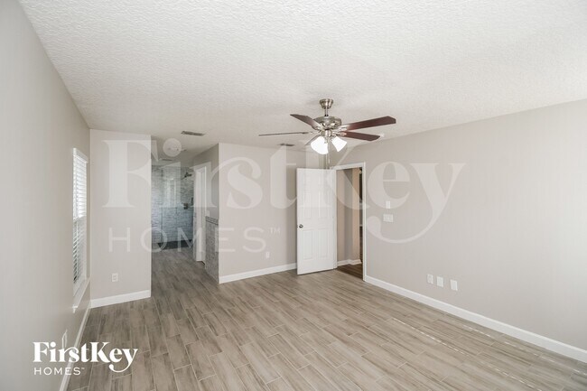 Building Photo - 2402 Bentshire Dr
