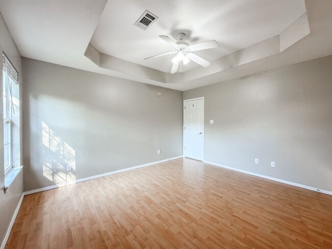 Building Photo - 604 Chateau Dr