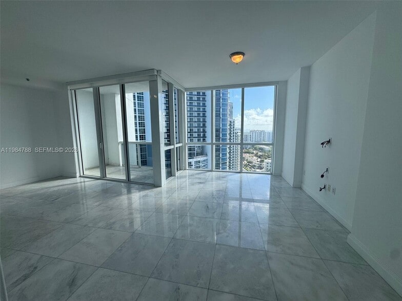 Building Photo - 18201 Collins Ave