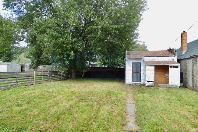 Building Photo - 834 Prouty Ave