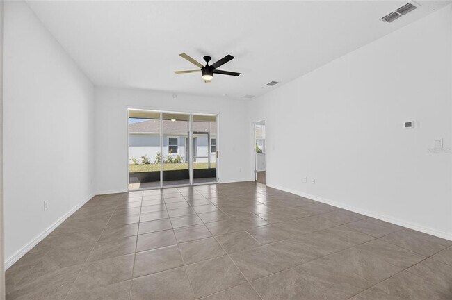 Building Photo - 2425 Bending Bonsai Dr