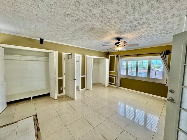 Building Photo - Available now | A 4 Bedroom, 2 Bathroom Si...