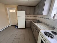 Building Photo - 824 Main St