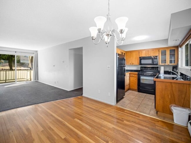 Building Photo - Modern Comfort: 1-Bedroom Apartment with B...