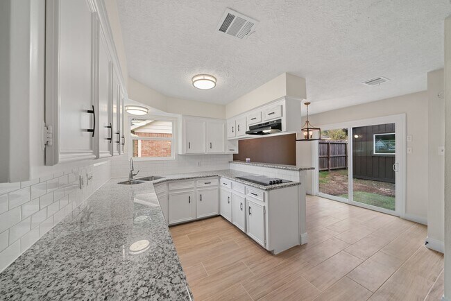 Building Photo - 15034 Rose Valley Dr